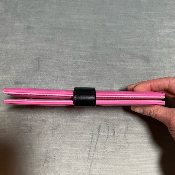 NWT Barbie X Miniso women’s pink limited edition embossed long wallet snap close - Picture 6 of 15